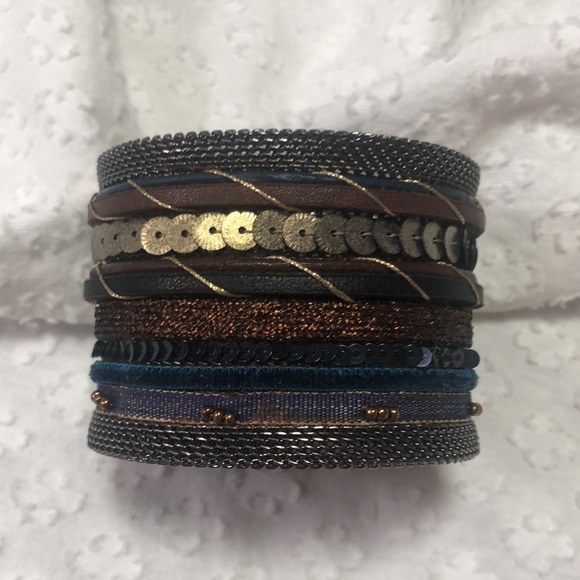 Cynthia Desser Wide Magnetic Closure Bracelet - Picture 12 of 12